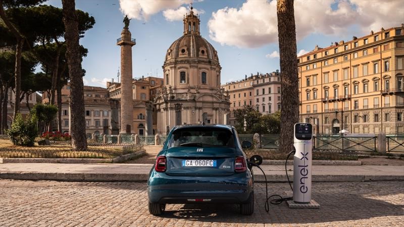 FIAT 500 La Prima Hatchback