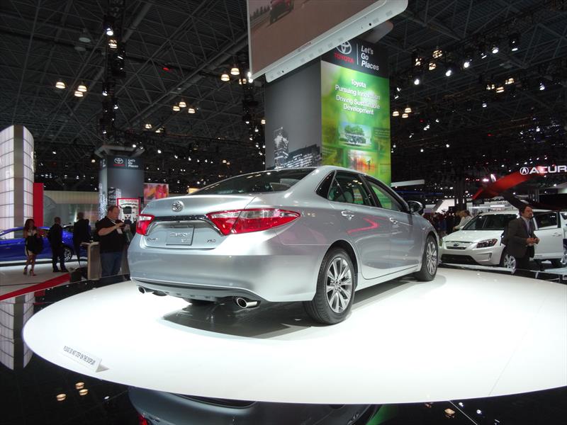 Toyota Camry 2015 se presenta