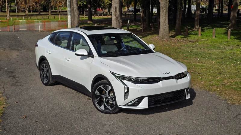 Test Drive Kia K3 Sedán