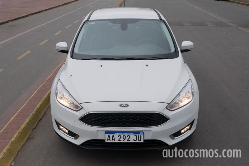 Ford Focus sedán a prueba