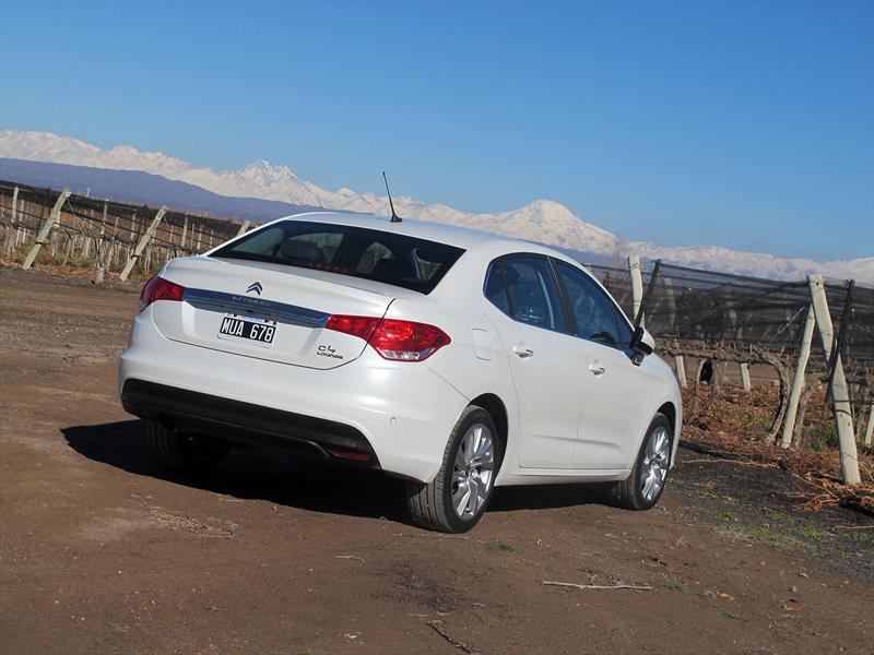 Manejamos el nuevo Citroën C4 Lounge