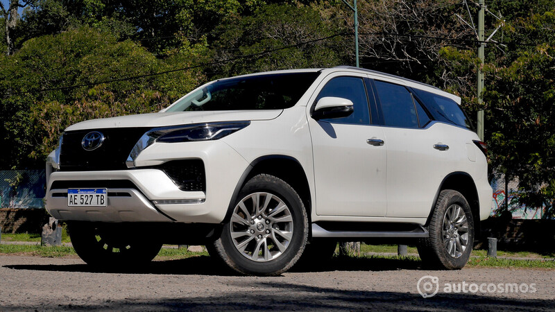 Test Drive Toyota Hilux 2021