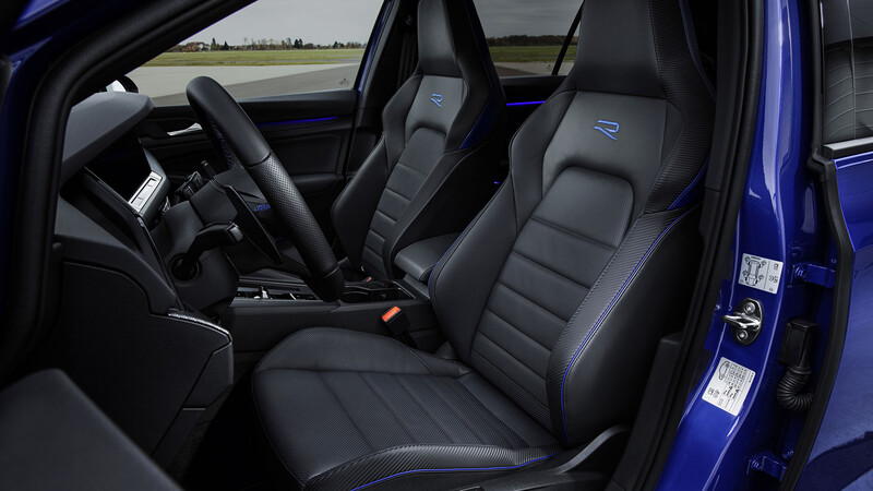 Volkswagen Golf R 2022 a prueba en la nieve