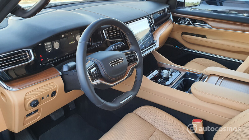 Interior Jeep Grand Wagoneer 2022