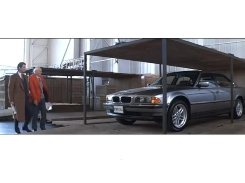 Top 10: BMW 750iL de Bond
