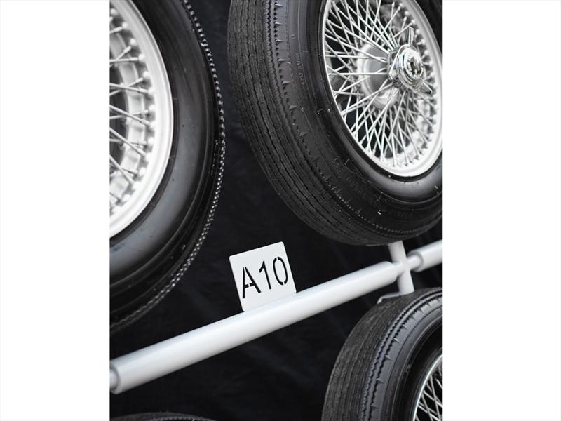 Aston Martin DBR1/2 de tamaño real para armar