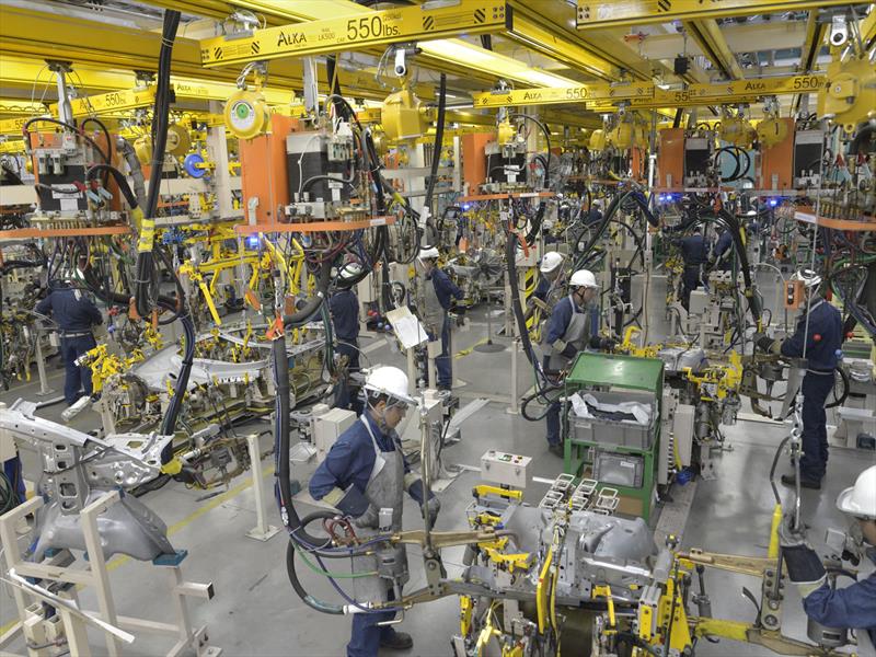 Mazda inaugura su planta en México