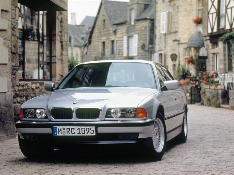 BMW Serie 7 E38 - Tercera generación (1994-2001)