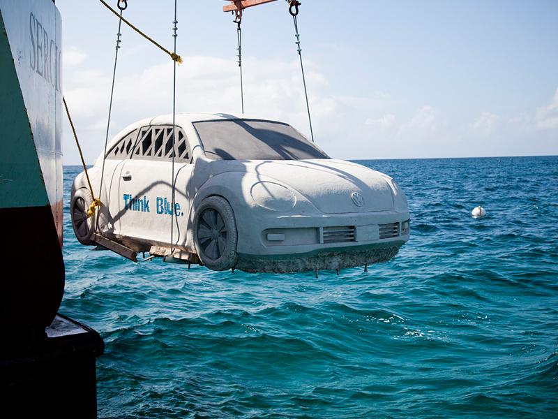 VW Beetle en el lecho marino del caribe