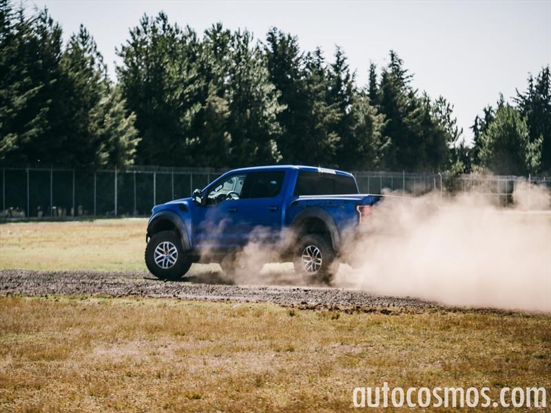 Ford Lobo Raptor 2017 y Yamaha YXZ 1000 R