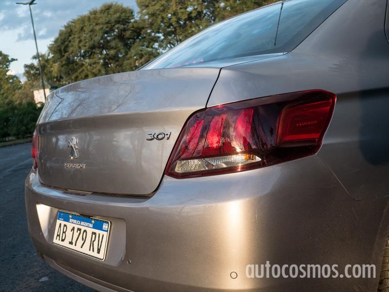 Peugeot 301 AT a prueba