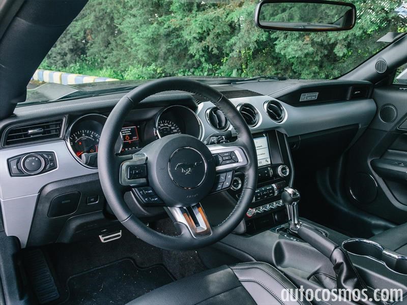 Ford Mustang GT vs Ford Focus RS