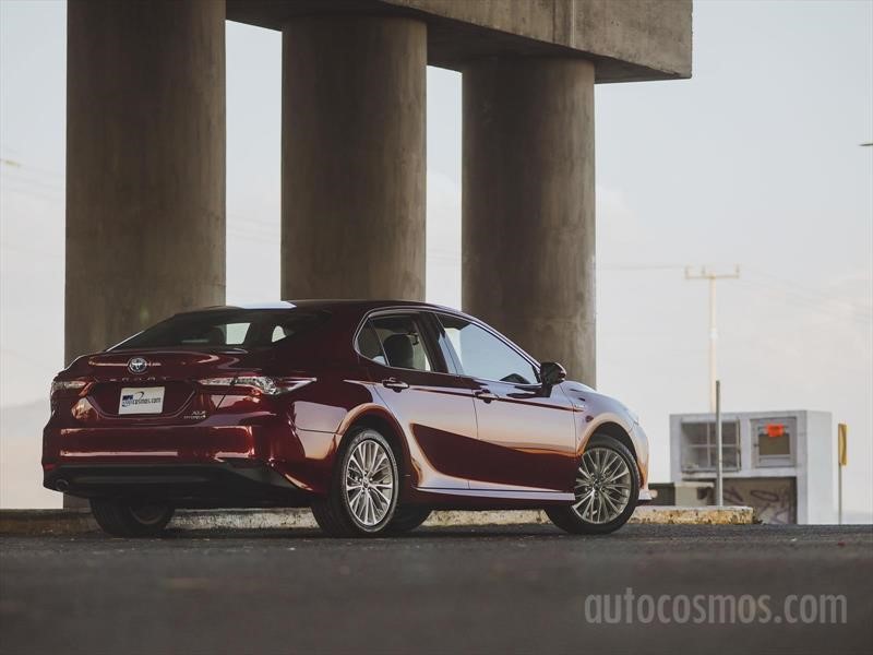 Toyota Camry Híbrido 2019
