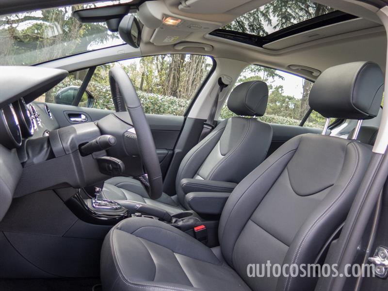 Peugeot 408 THP a prueba