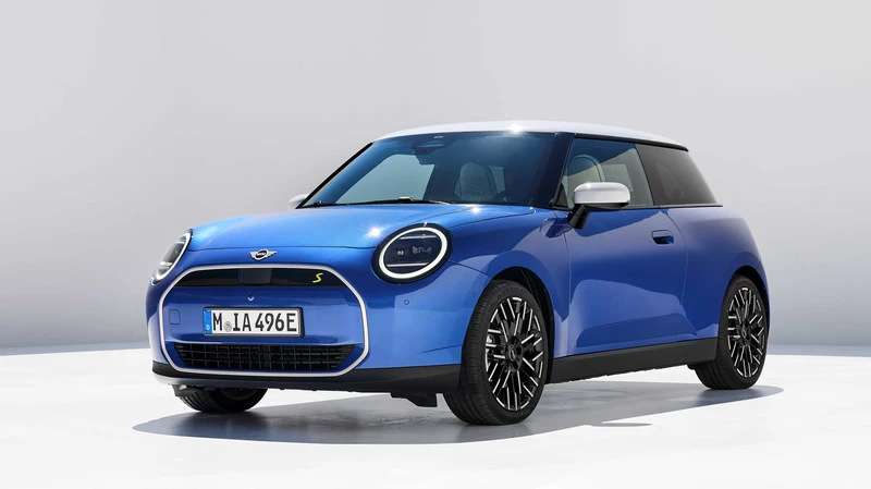 (-) EMBARGO MINI Cooper EV 2024