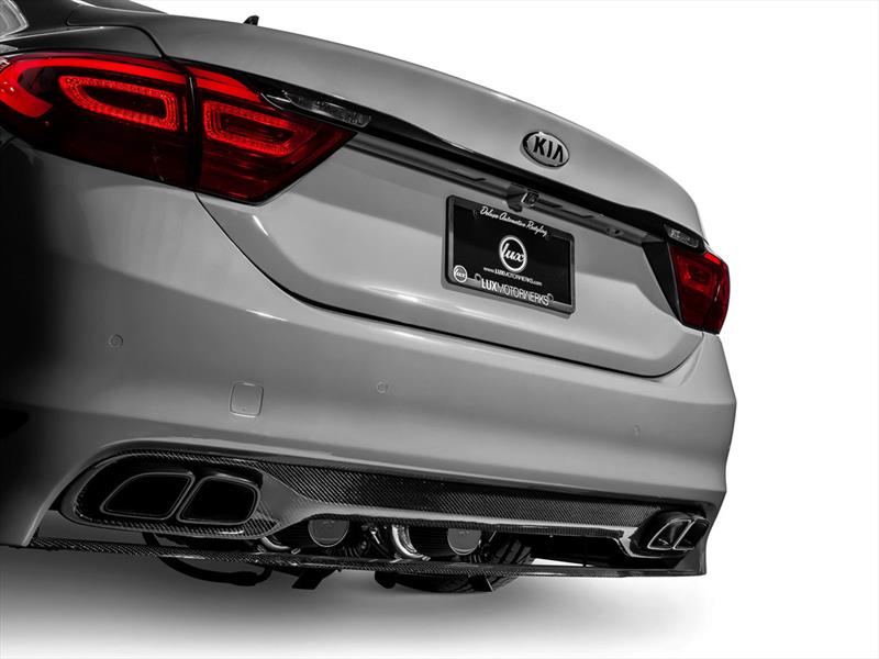 Kia K900 con turbos al final del escape