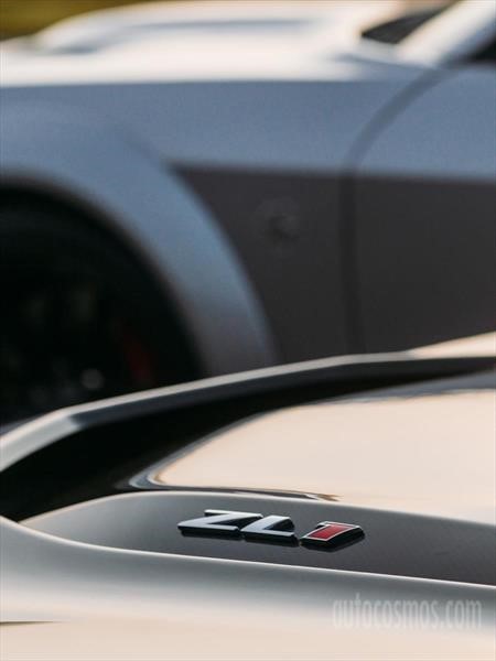 Camaro ZL1 vs Challenger SRT Hellcat Widebody