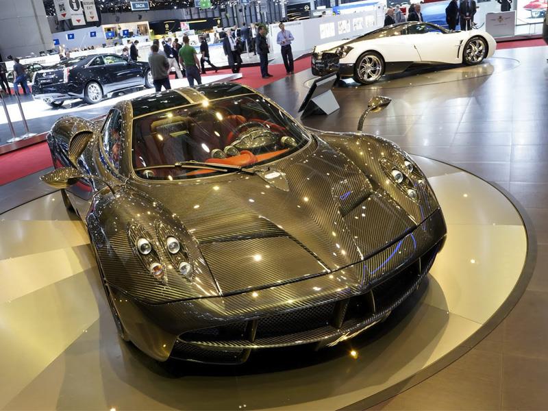 Carrocería con terminado de fibra de carbón