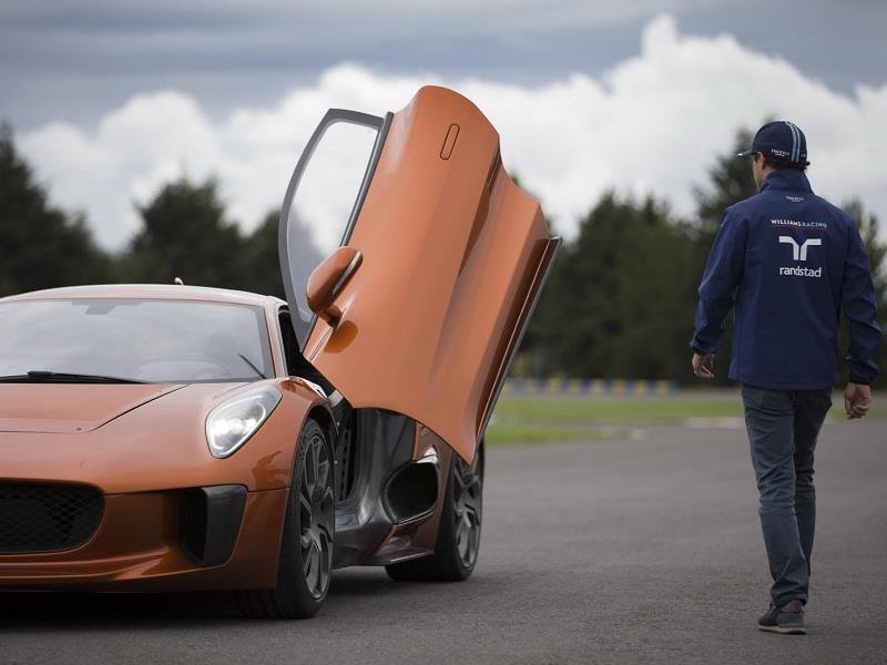 Felipe Massa y el Jaguar C-X75