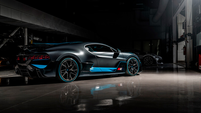 Tres Bugatti Divo juntos en pista