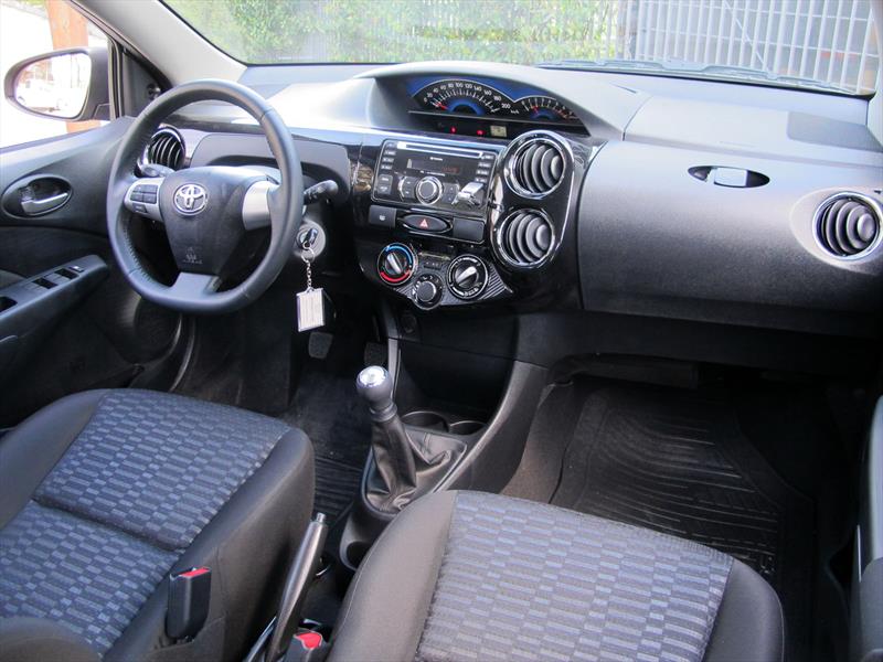 Prueba nuevo Toyota Etios