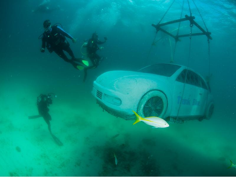 VW Beetle en el lecho marino del caribe