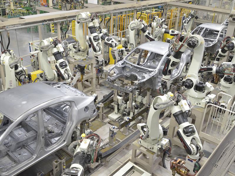 Mazda inaugura su planta en México