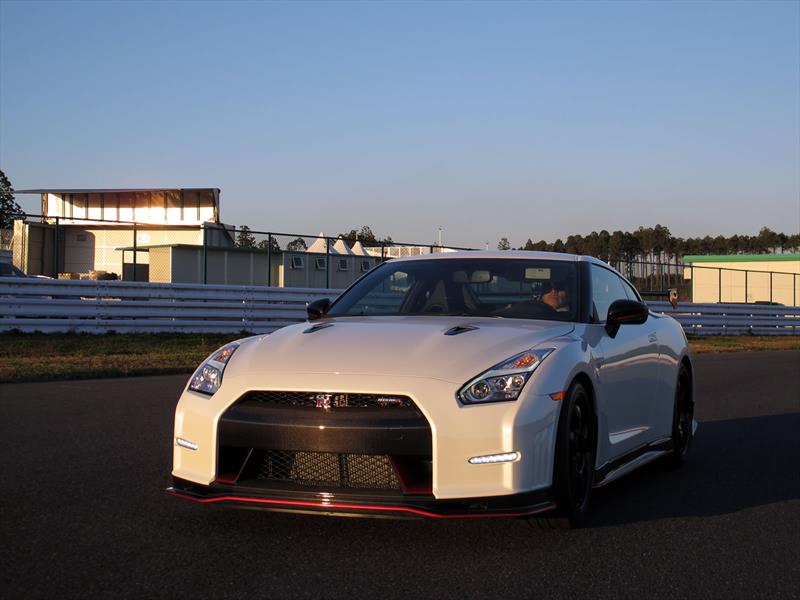 Nissan GT-R NISMO 2014, manejo en Japón