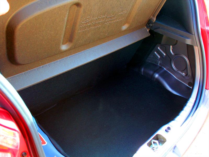 Hyundai EON 0,8L GLS Prueba de manejo
