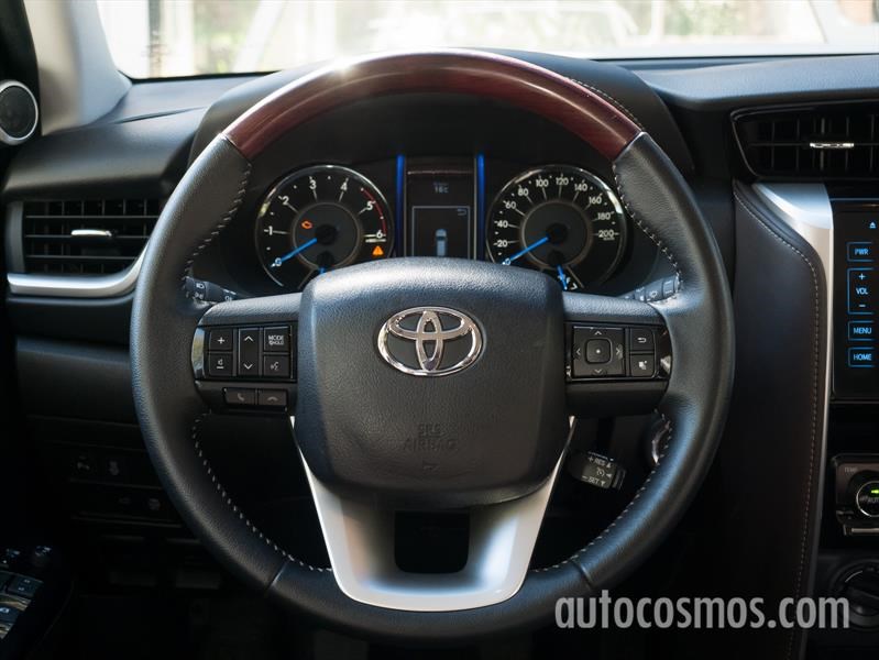 Nueva Toyota SW4 a prueba