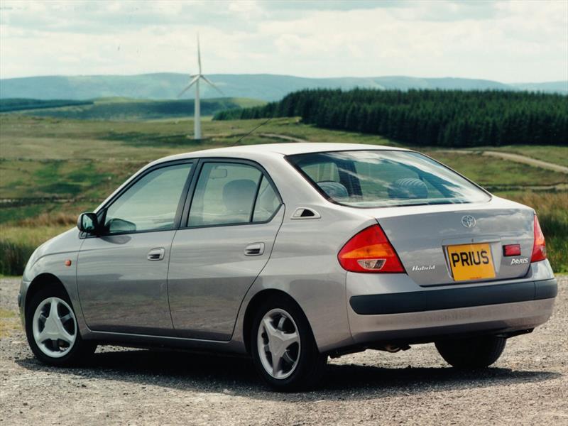 Historia: Toyota Prius