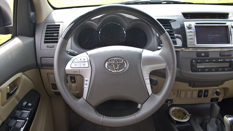 Toyota Hilux SW4 a prueba