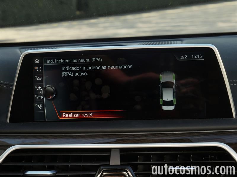 BMW Serie 7 2017 vs KITT