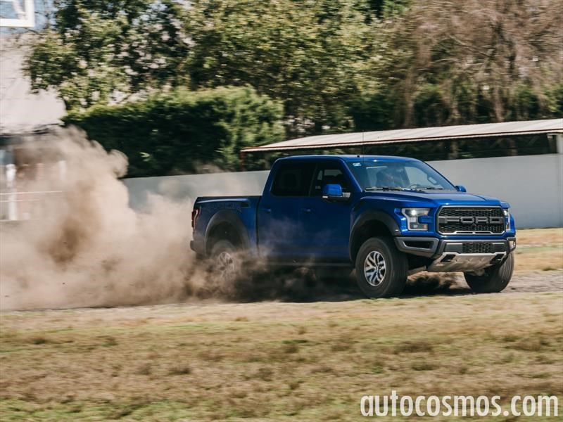 Ford Lobo Raptor 2017 y Yamaha YXZ 1000 R