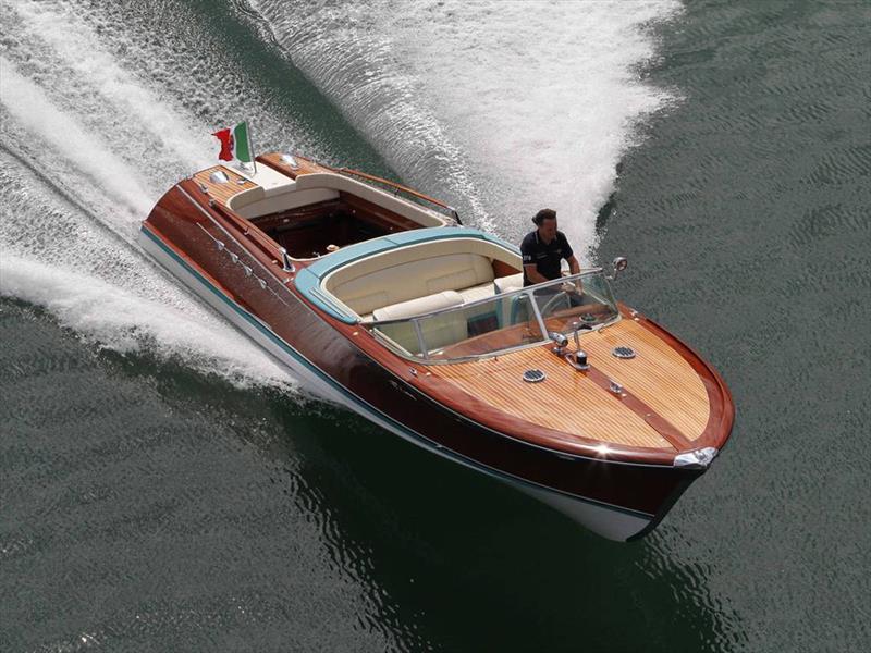 Riva Aquarama Lamborghini con dos V12