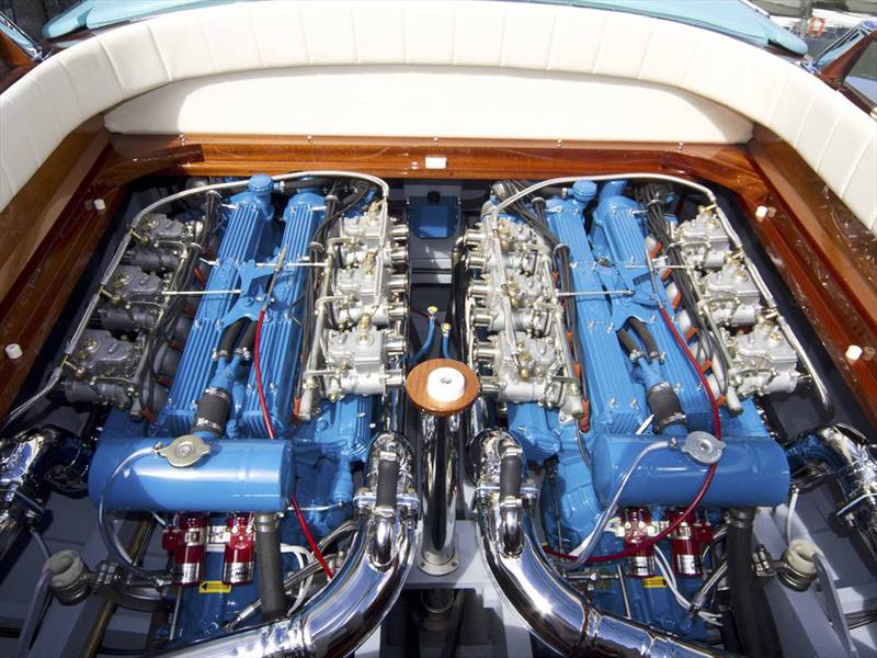 Riva Aquarama Lamborghini con dos V12