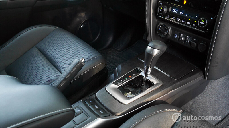 Test Drive Toyota Hilux 2021