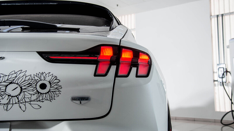 Ford Mustang Mach-E fabricado por mujeres