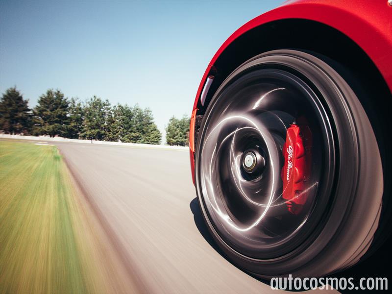 Alfa Romeo 4C 2015