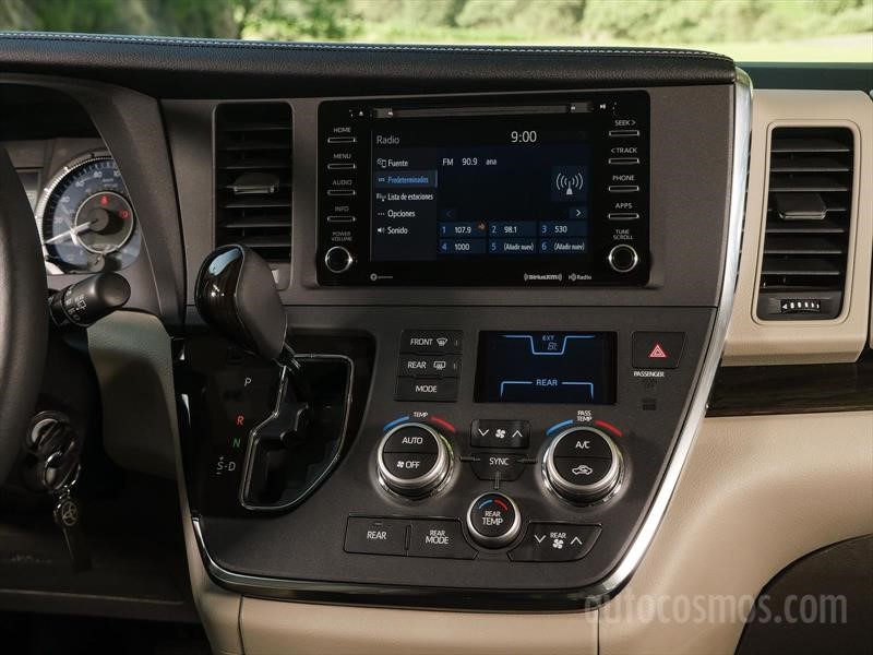 KIA Sedona 2019 VS Toyota Sienna 2018