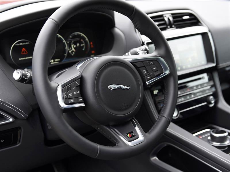 Jaguar F-Pace 2016