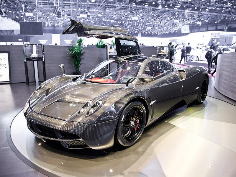 Carrocería con terminado de fibra de carbón