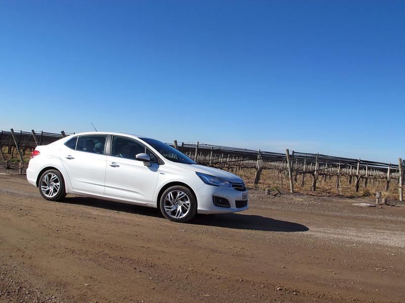 Manejamos el nuevo Citroën C4 Lounge