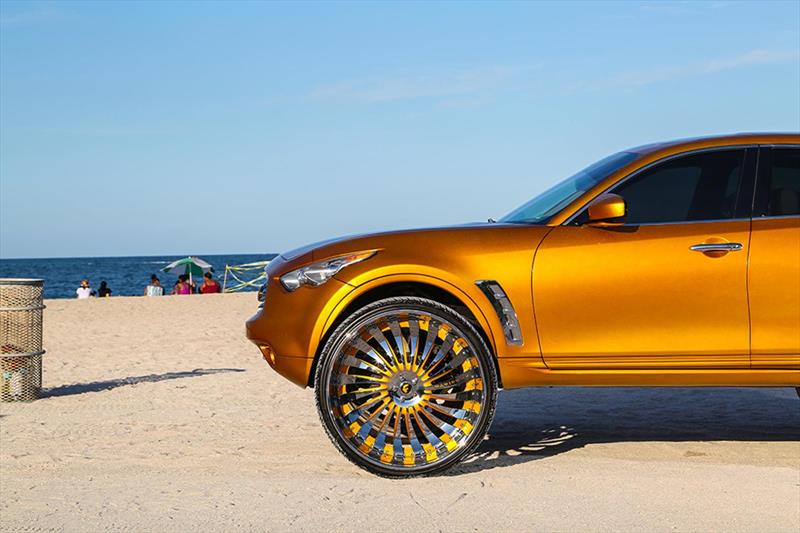Infiniti FX con rines Forgiato de 32 pulgadas
