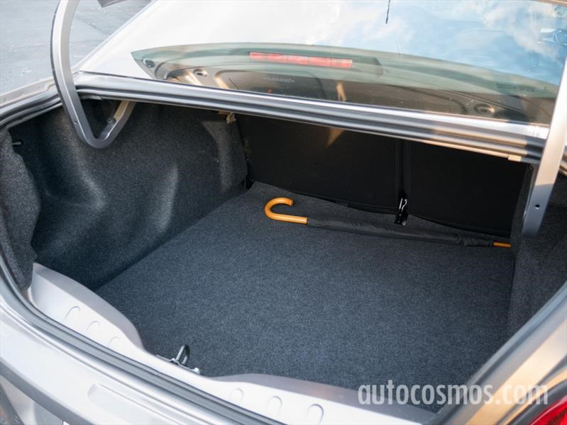 Peugeot 301 AT a prueba