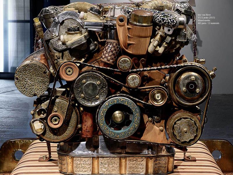Motor V12 de madera y fósiles