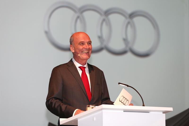 Audi R18 Hybrid LMP1 se presenta