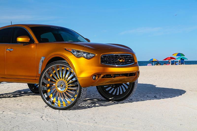 Infiniti FX con rines Forgiato de 32 pulgadas