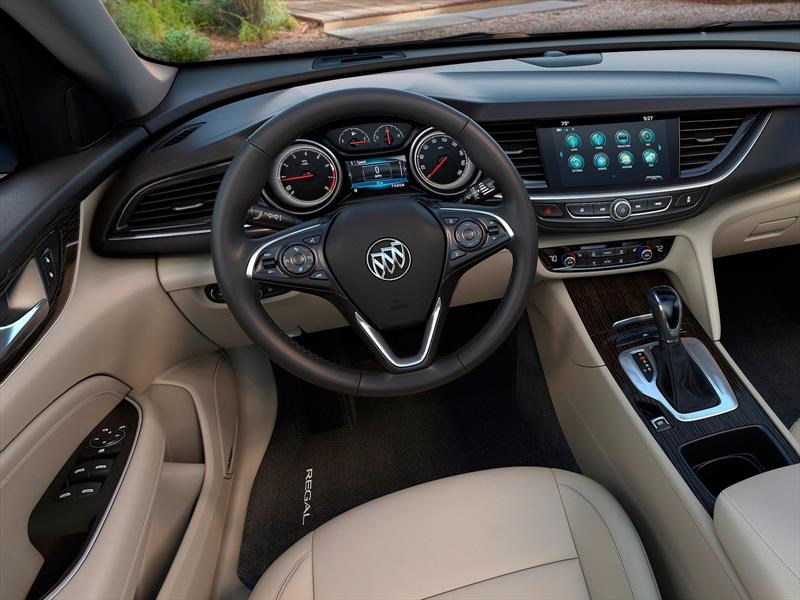 Buick Regal Sportback y TourX 2018