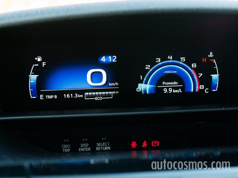 Prueba al renovado Toyota Etios